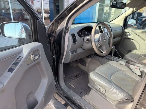 Used 2017 Nissan Frontier SL image 5