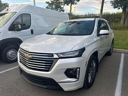 Used 2022 Chevrolet Traverse Premier AWD/4WD image 2