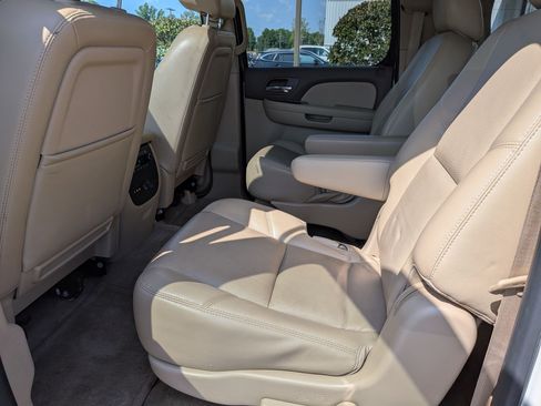 Used 2014 Chevrolet Suburban LTZ AWD/4WD image 17
