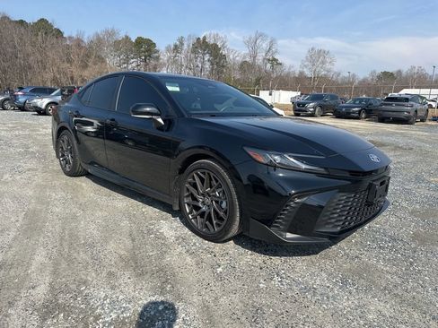 Used 2025 Toyota Camry SE image 7