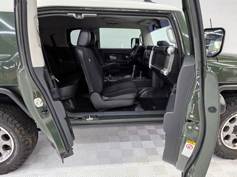 Used 2013 Toyota FJ Cruiser 4WD image 19