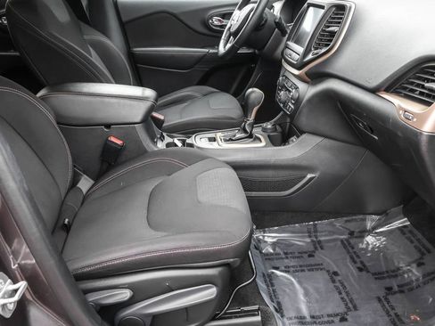 Used 2015 Jeep Cherokee Latitude w/ Comfort/Convenience Group image 36