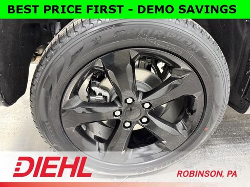 New 2025 Jeep Grand Cherokee Limited w/ Black Appearance Package image 8