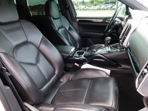 Used 2017 Porsche Cayenne AWD/4WD image 11