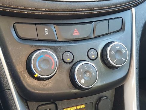 Used 2019 Chevrolet Trax LT w/ LT Convenience Package FWD image 23