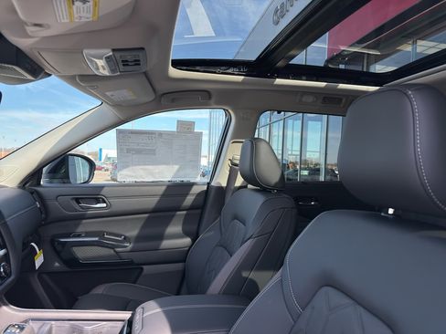 New 2026 Nissan Pathfinder Platinum image 26