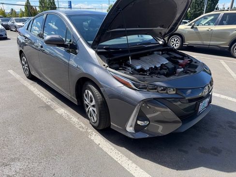 Used 2020 Toyota Prius Prime Limited FWD image 11