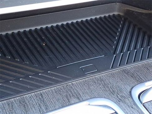 Used 2025 BMW 740i xDrive w/ Premium Package image 24