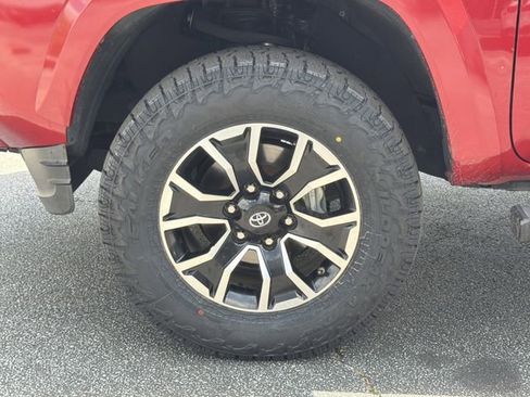Used 2020 Toyota Tacoma TRD Sport w/ Technology Package RWD image 32