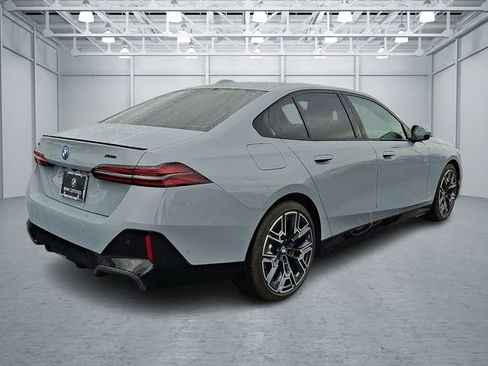 Certified 2025 BMW i5 xDrive40 w/ M Sport Package image 5