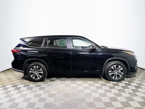 Used 2023 Toyota Highlander XLE AWD/4WD image 8