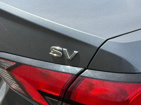 Used 2021 Nissan Versa SV image 10