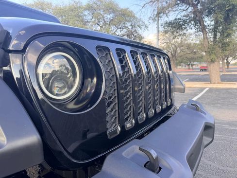 Used 2020 Jeep Gladiator Sport w/ Quick Order Package 24S image 11