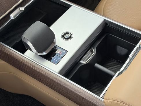 New 2026 Land Rover Range Rover SE image 9