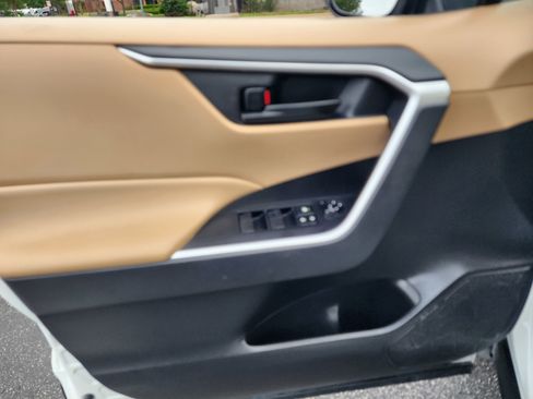 Used 2023 Toyota RAV4 LE AWD/4WD image 22