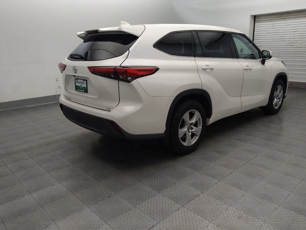 Used 2021 Toyota Highlander LE FWD image 9