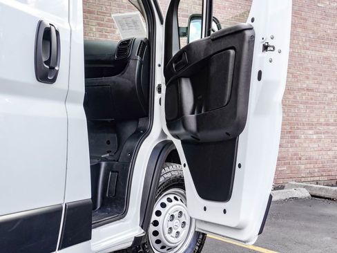 Used 2025 RAM ProMaster 2500 w/ Convenience Group image 15