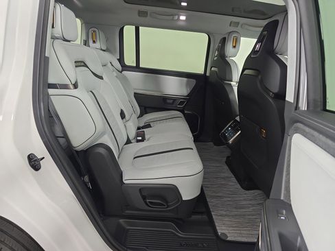 Used 2023 Rivian R1S Adventure image 23