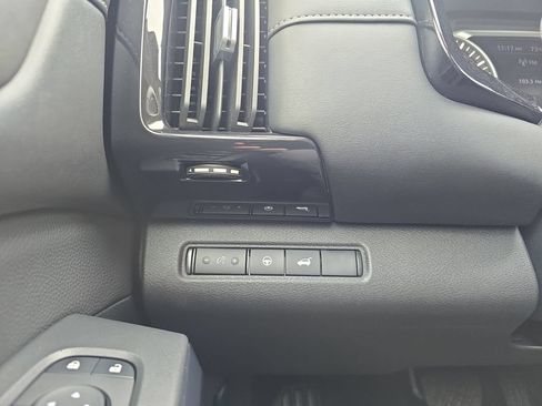 Used 2025 Nissan Pathfinder SV FWD image 27