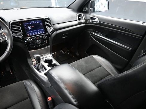 Used 2019 Jeep Grand Cherokee Altitude image 10