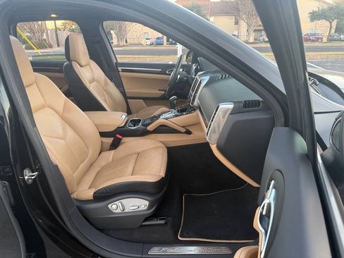 Used 2014 Porsche Cayenne Platinum Edition AWD/4WD image 13