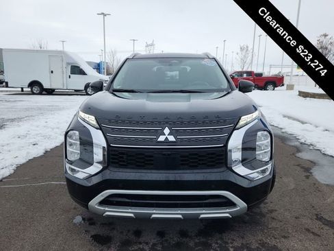 Used 2023 Mitsubishi Outlander SEL image 2