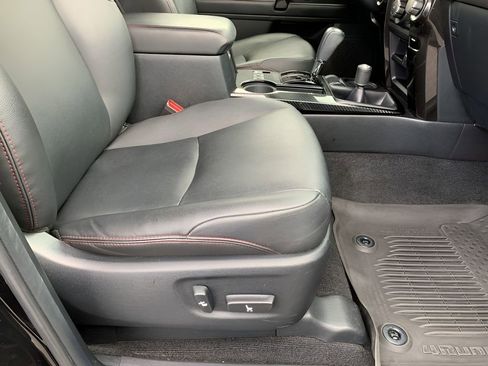 Used 2021 Toyota 4Runner Venture w/ Moonroof Package image 16