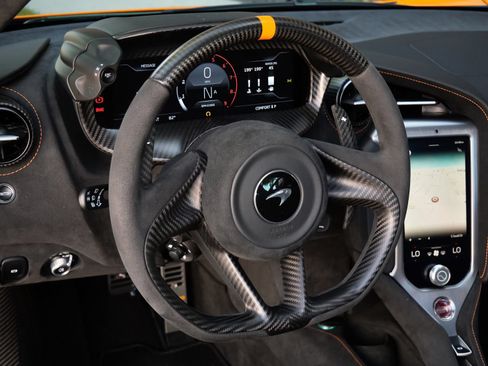 Used 2024 McLaren 750S RWD image 9