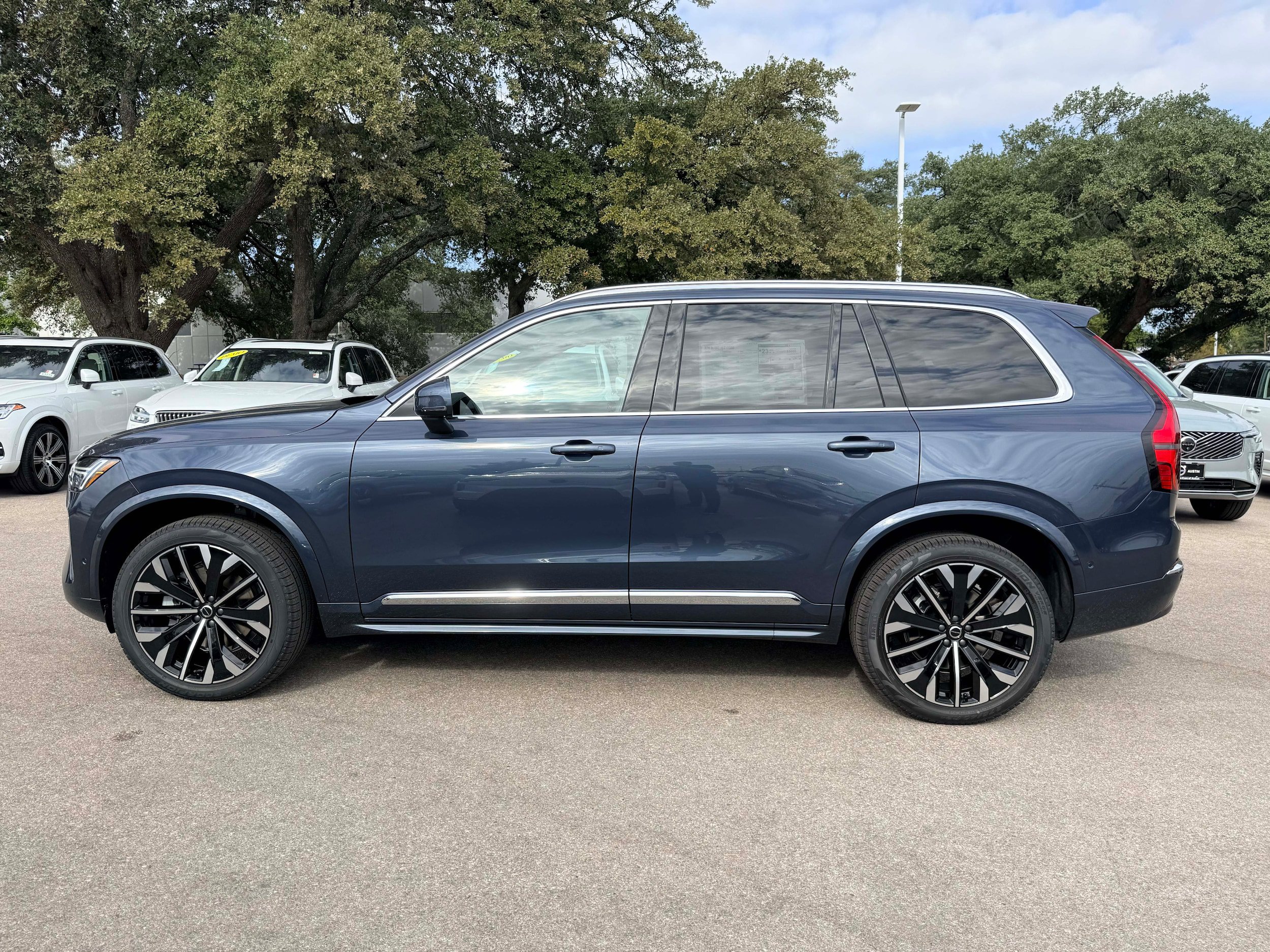 Used 2026 Volvo XC90 B6 Plus w/ Protection Package Premier AWD/4WD image 3