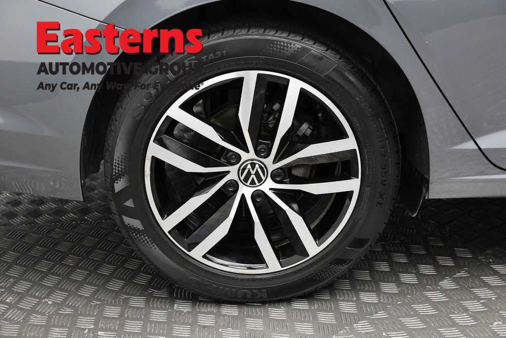 Used 2025 Volkswagen Jetta SE FWD image 29
