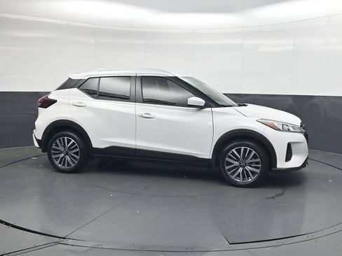 Used 2024 Nissan Kicks SV FWD image 4