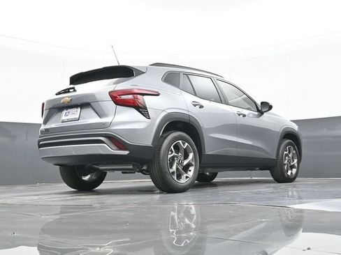 New 2026 Chevrolet Trax LT w/ Driver Confidence Package FWD image 40