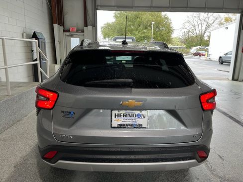 Used 2026 Chevrolet Trax LT FWD image 7