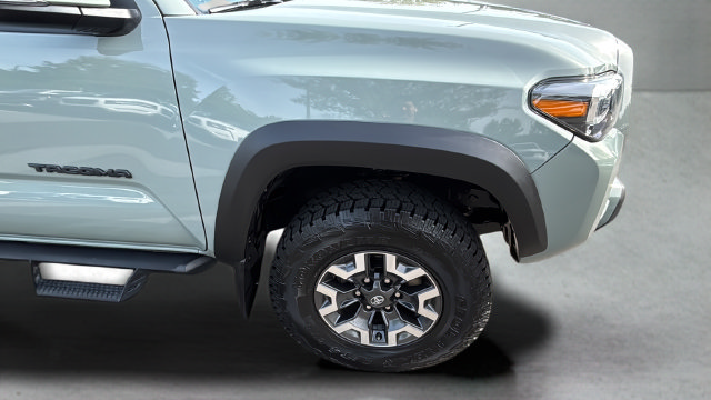 Used 2022 Toyota Tacoma TRD Off-Road w/ Technology Package AWD/4WD image 35
