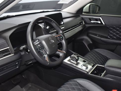 Used 2023 Mitsubishi Outlander SEL image 5