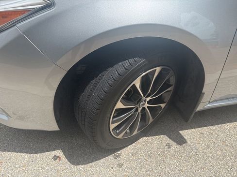 Used 2018 Toyota Avalon XLE Premium FWD image 4