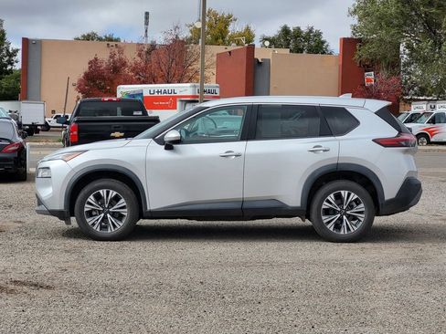 Used 2023 Nissan Rogue SV image 4