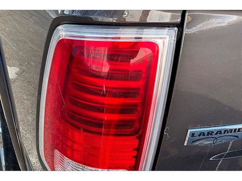 Used 2018 RAM 1500 Laramie image 34