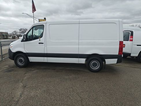 Used 2022 Mercedes-Benz Sprinter 1500 image 1