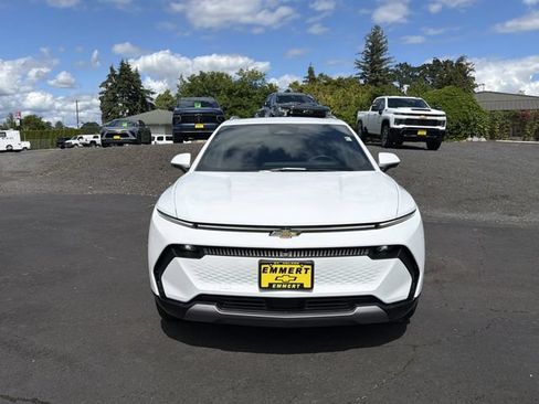 Certified 2025 Chevrolet Equinox EV LT w/ Convenience Package FWD image 10