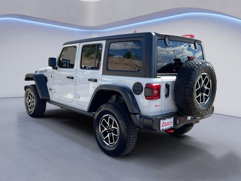 Used 2025 Jeep Wrangler Unlimited Rubicon AWD/4WD image 3