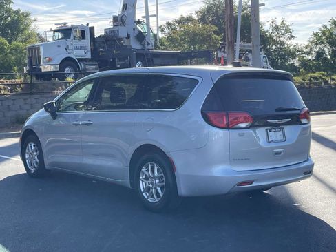 Used 2024 Chrysler Voyager LX image 5