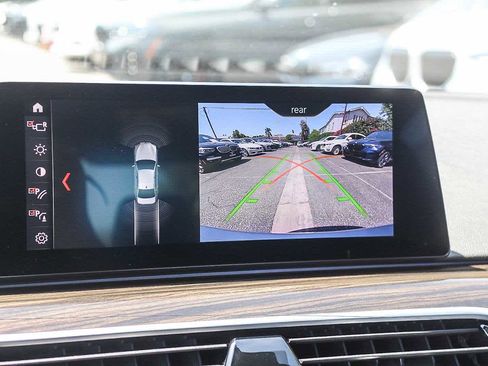 Used 2019 BMW 530e w/ Convenience Package RWD image 23