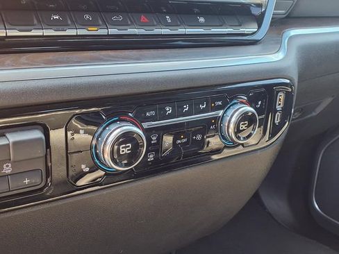 Used 2025 GMC Sierra 1500 SLT AWD/4WD image 10