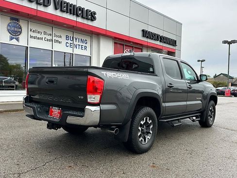 Certified 2019 Toyota Tacoma TRD Off-Road AWD/4WD image 6