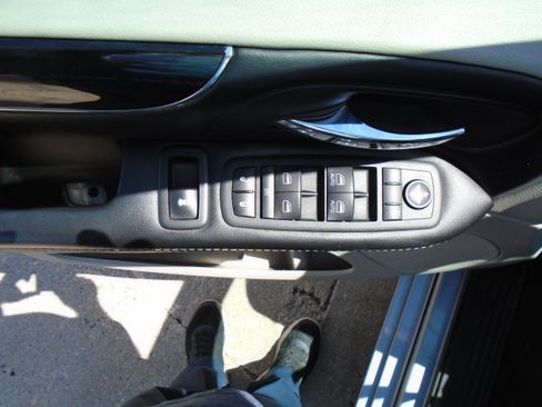 Used 2019 Dodge Grand Caravan SXT FWD image 13