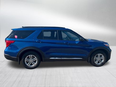 Used 2021 Ford Explorer XLT AWD/4WD image 2