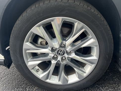 Used 2021 Toyota Highlander Limited image 10