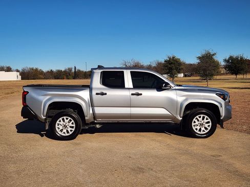 Used 2024 Toyota Tacoma SR image 7