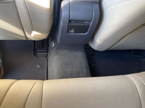 Used 2015 Volvo V60 T5 Cross Country image 31